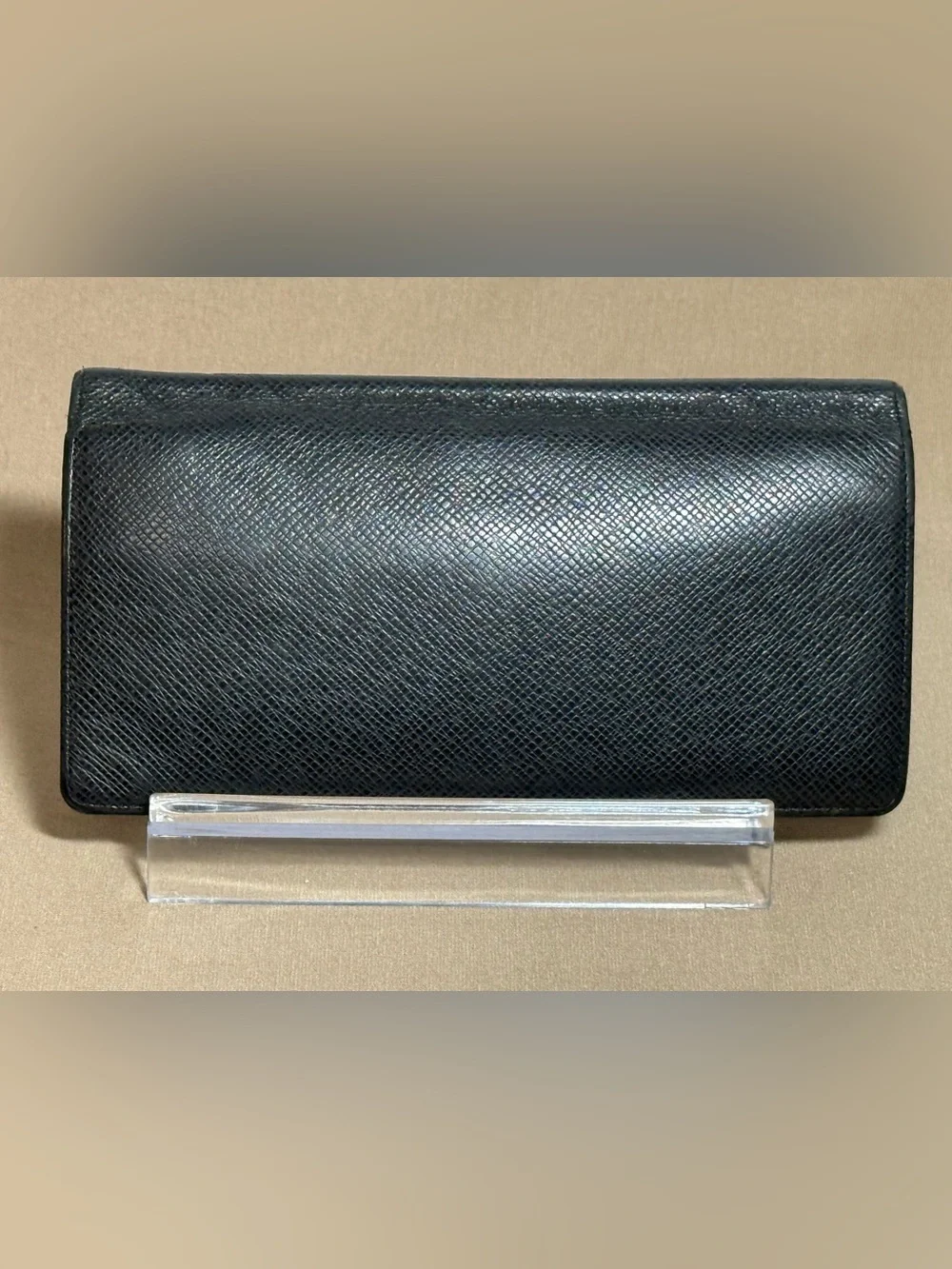 ✨Louis Vuitton✨ Brazza Long Wallet Black Taiga Leather Bifold - Authentic GUC